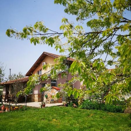 Guest House Ezerets Exterior photo
