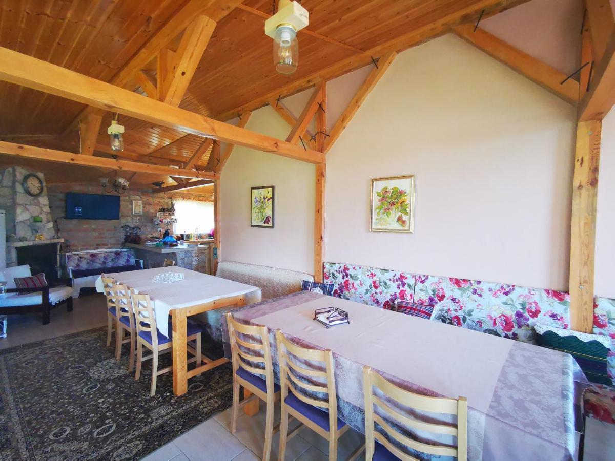Guest House Ezerets Exterior photo